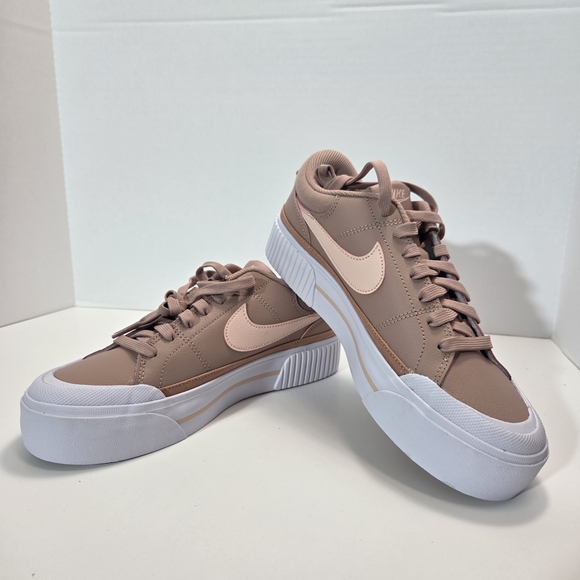 Nike Court Legacy Lift Sz 8.5 Women'sWhite/Washed Coral Sneakers - Picture 1 of 6